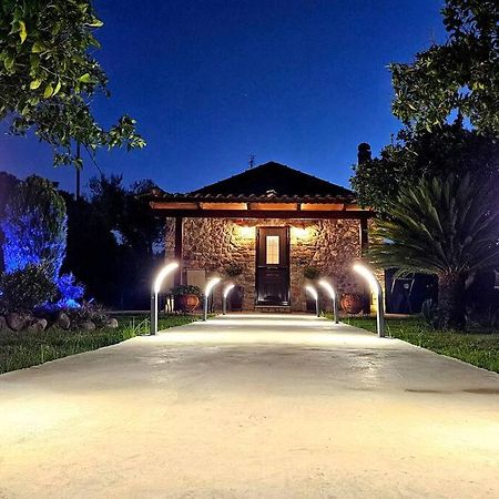 فيلا Patras Stonehouse With Large Yard - Πέτρινο Σπίτι Με Αυλή Paralía المظهر الخارجي الصورة