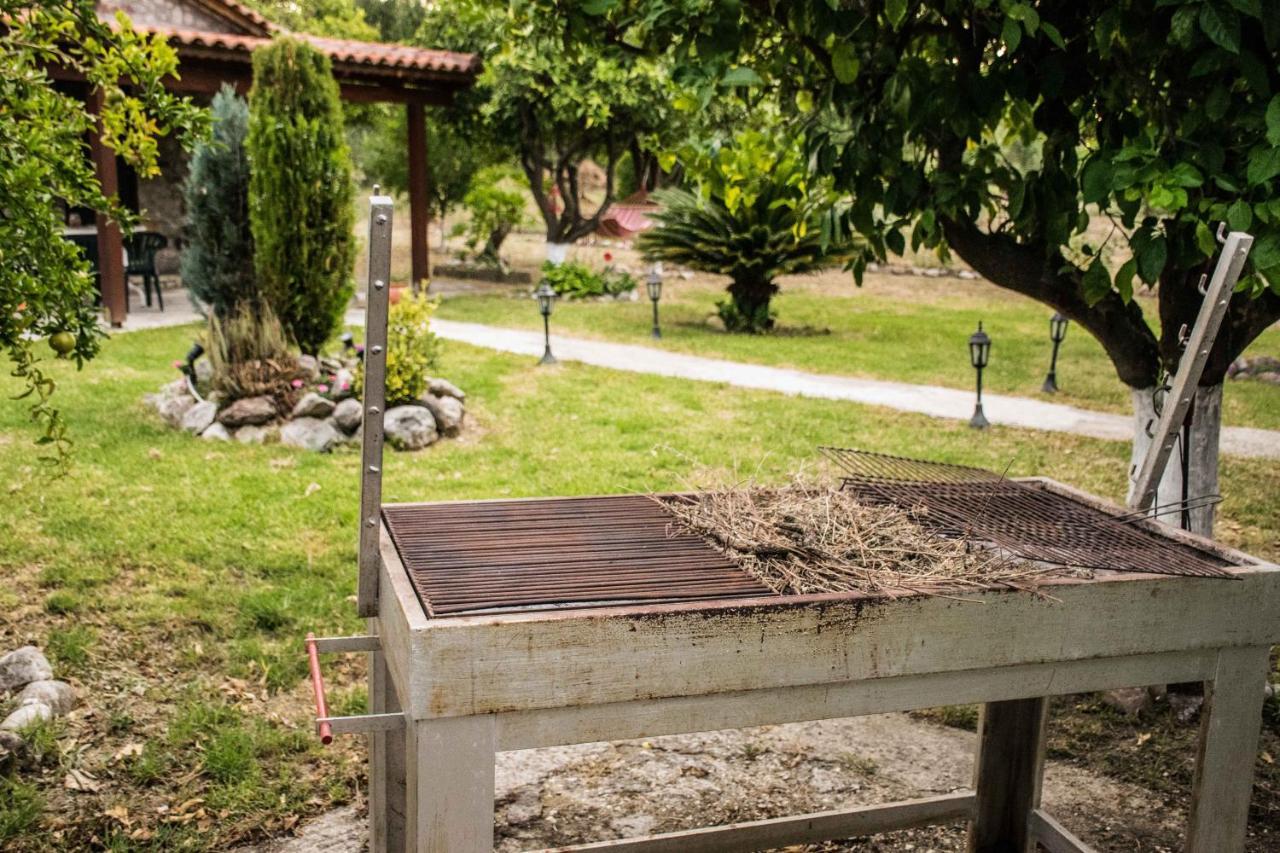 فيلا Patras Stonehouse With Large Yard - Πέτρινο Σπίτι Με Αυλή Paralía المظهر الخارجي الصورة