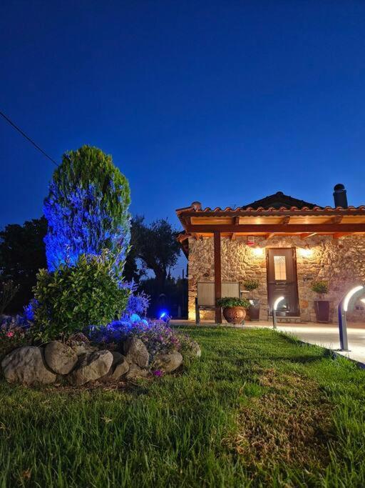 فيلا Patras Stonehouse With Large Yard - Πέτρινο Σπίτι Με Αυλή Paralía المظهر الخارجي الصورة
